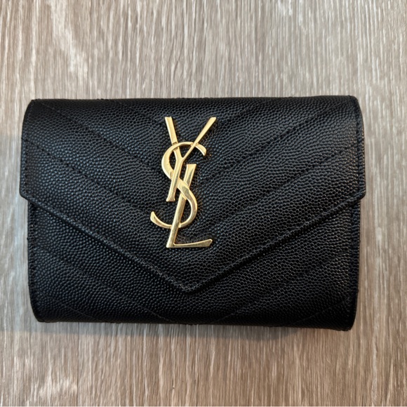 Saint Laurent YSL Monogram Small Flap Wallet in Grained Leather - Picture 2 of 16